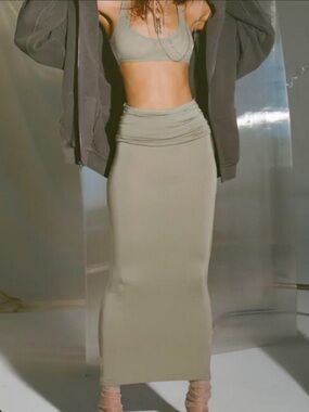 JOAH BROWN RARE Foldover Maxi
Skirt/dress Sage Green XS/S